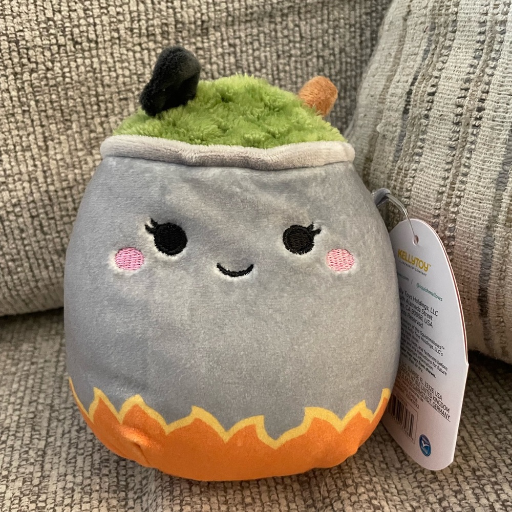 Johanna the Witches Brew Cauldron 4.5” Halloween Squishmallow Plushie NWT